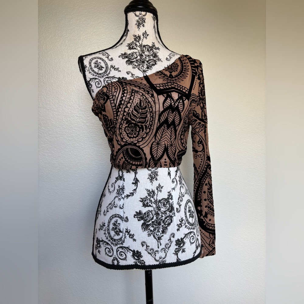 SHEIN Brown and Black One-Shoulder Cropped Top